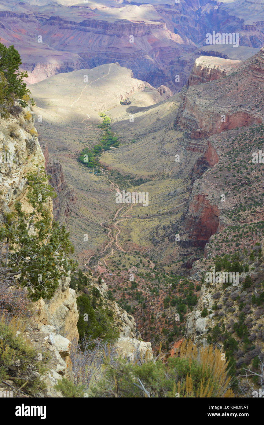 A view of the Bright Angel walking trail that goes down into the Grand canyon, until the viewpoint, Arizona, USA. One of the world wonder. Stock Photo