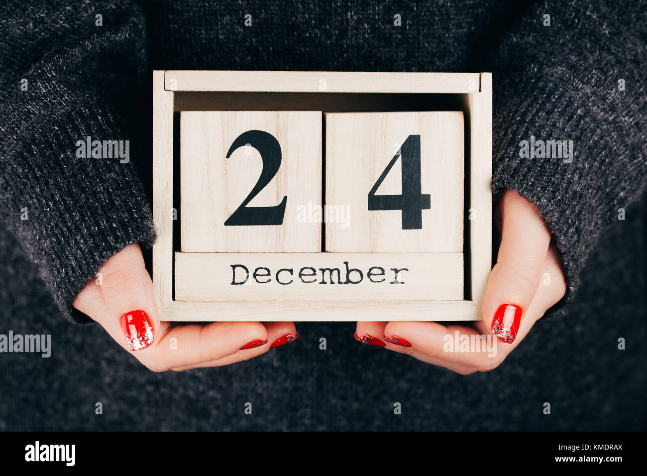 Hands with Christmas Eve date Stock Photo Alamy