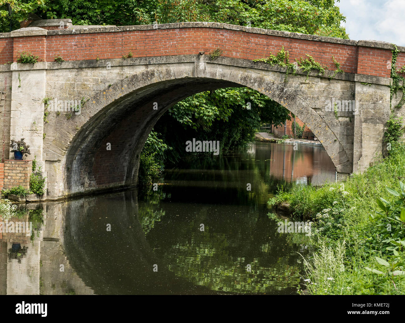 Ryeford Bridge on the Stroudwater Canal near to Stonehouse, Stroud, Gloucestershire, UK Stock Photo