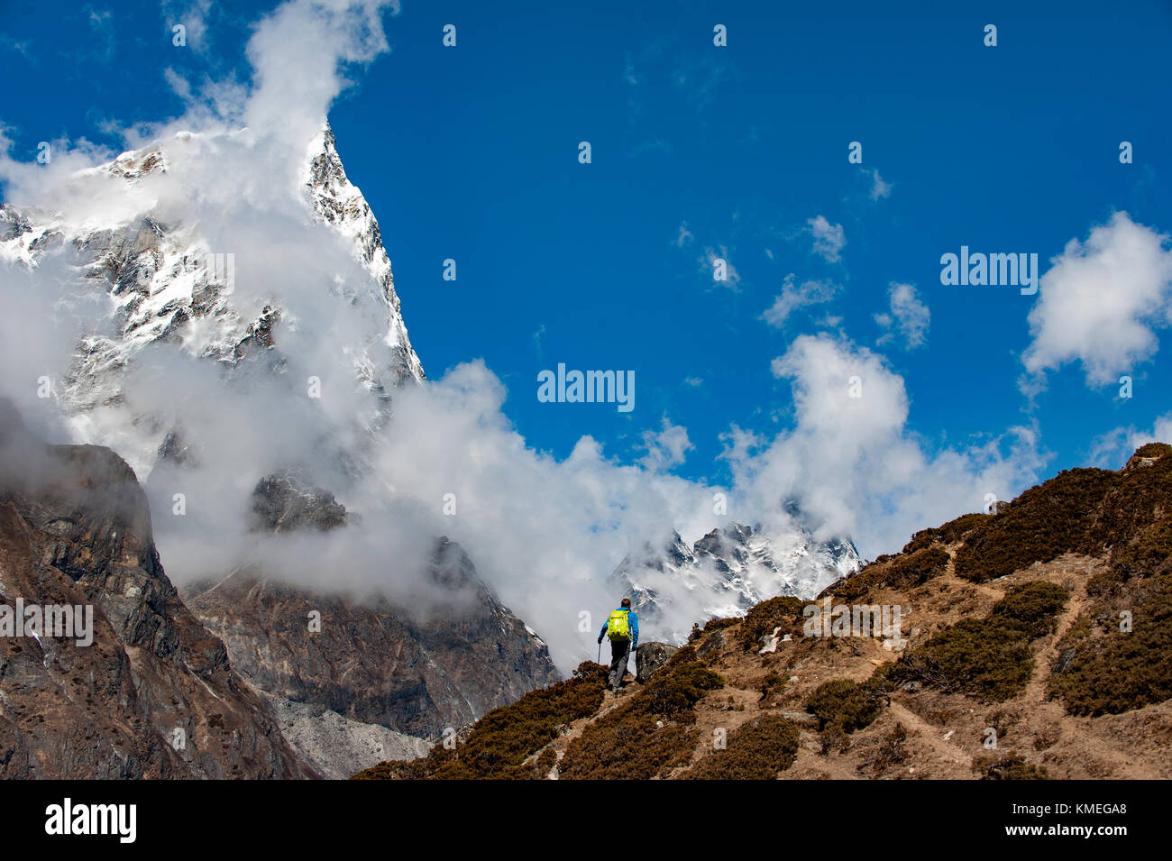 Rear view of man hiking near Mount Everest, Dingboche, Khumbu ...