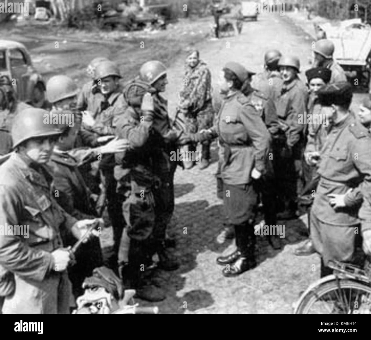 Soviet and american troops meet at the river elbe Black and White Stock ...