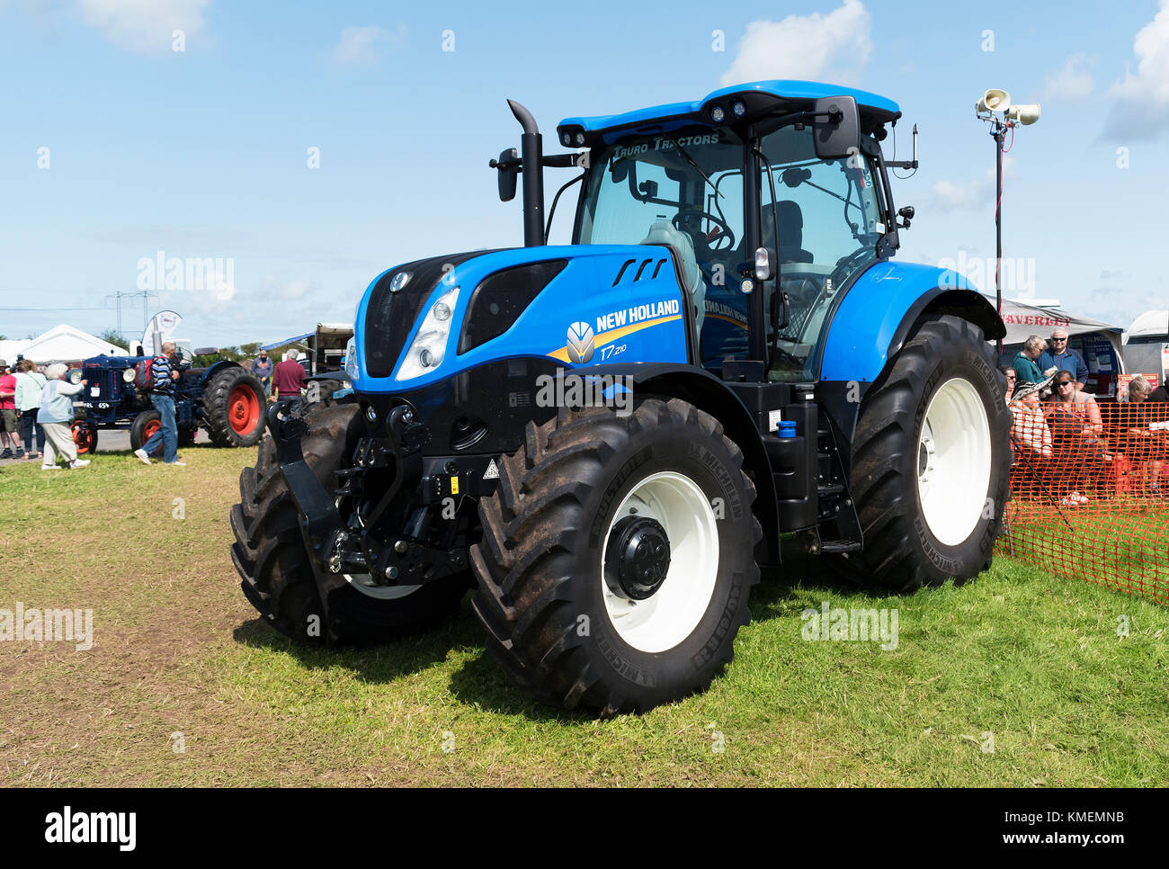 hefboom erosie Drijvende kracht New holland tractor hi-res stock photography and images - Alamy