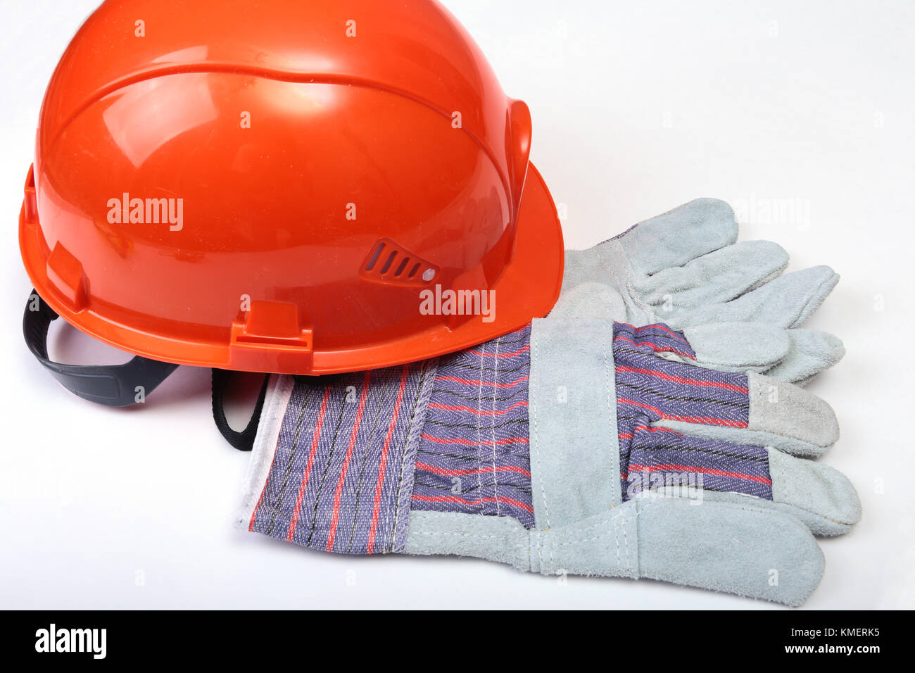 Orange earplug , hard hat, safety glasses, gloves. Earplug to reduce