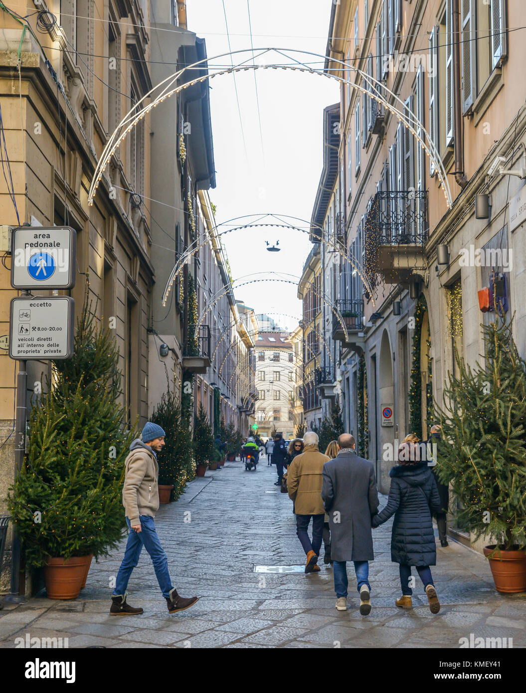 Shoppers at Via Della Spiga in the center of Milan, Lombardy, Italy Stock Photo 167515041 Alamy Shoppers at Via Della Spiga in the center of Milan, Lombardy, Italy Stock Photo 167515041 Alamy