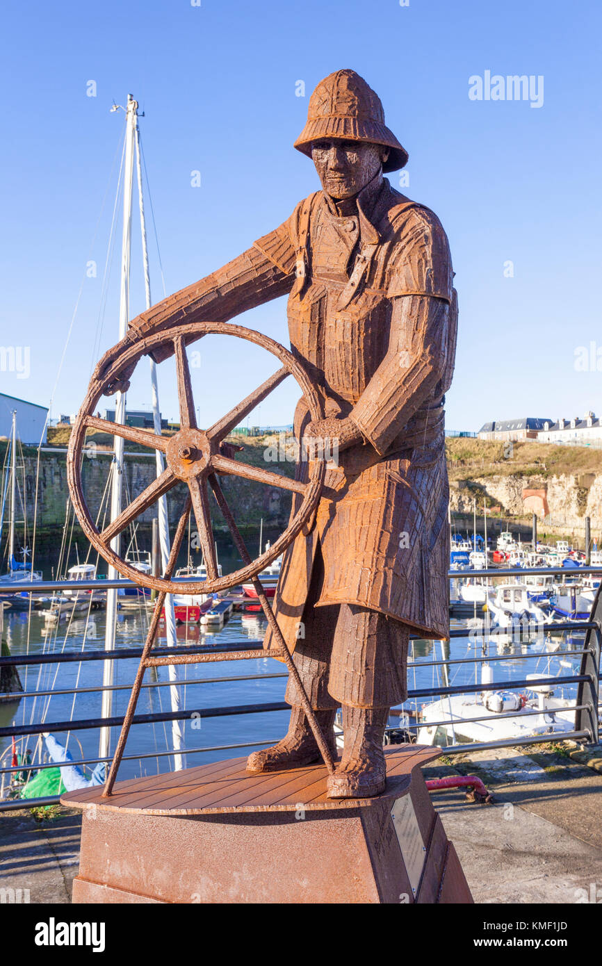 The Coxswain, a sculpture by Ray Lonsdale honouring the work of the Royal National Lifeboat Institution, at Seaham harbour, Durham UK Stock Photo