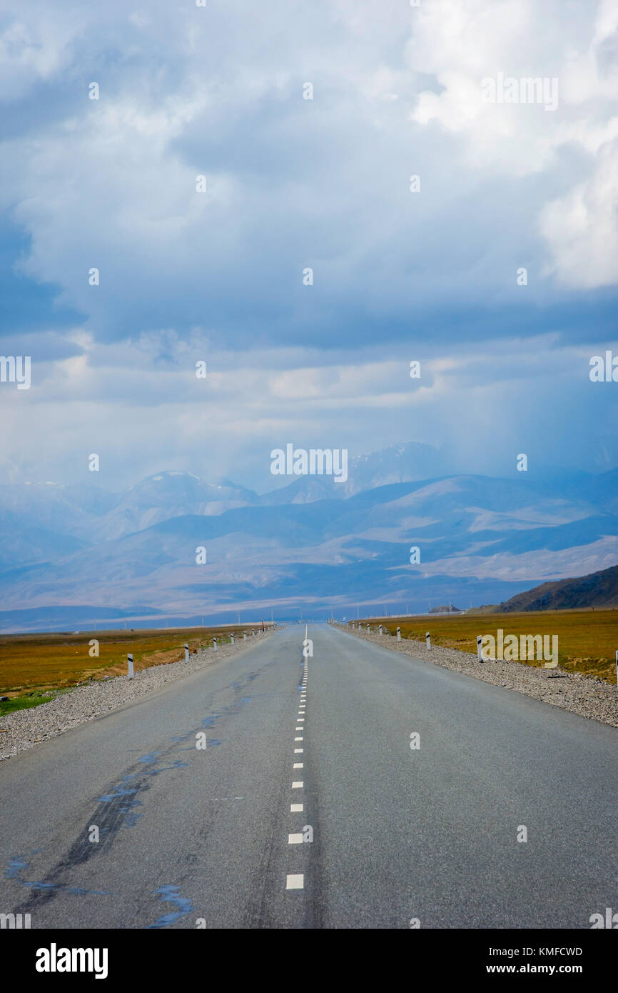 Road over scenic Torugart pass, Kyrgyzstan Stock Photo