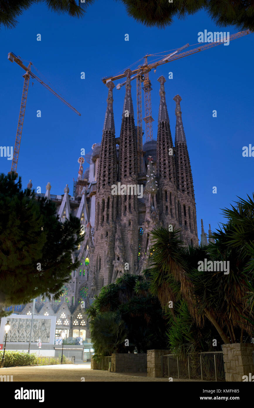 Basilica I Temple Expiatory De La Sagrada Familia Hi res Stock 