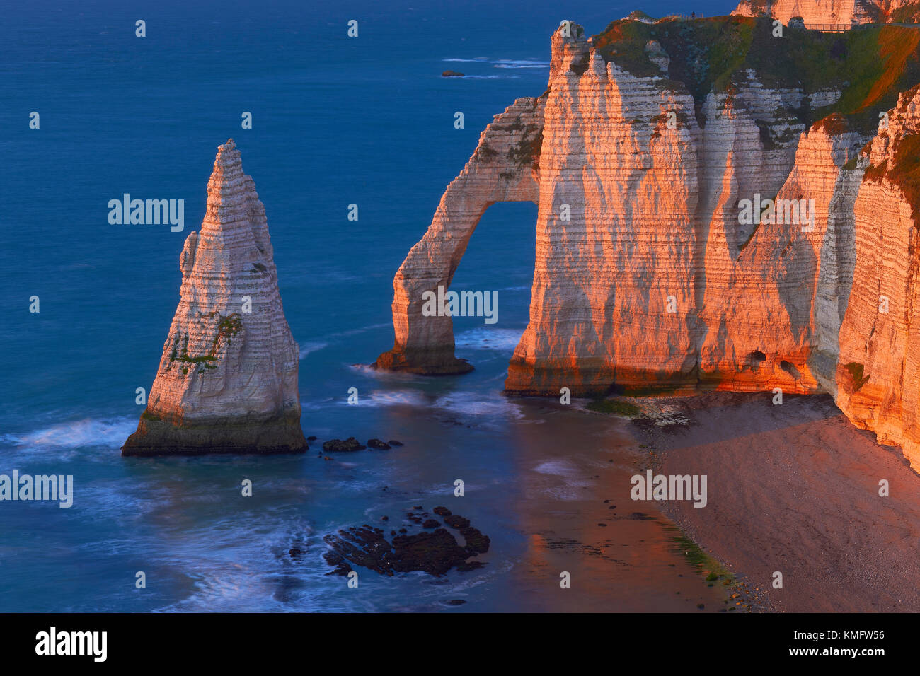 Etretat, Aval cliff , Falaise d´Aval, Natural Arch and Stone Beach ...