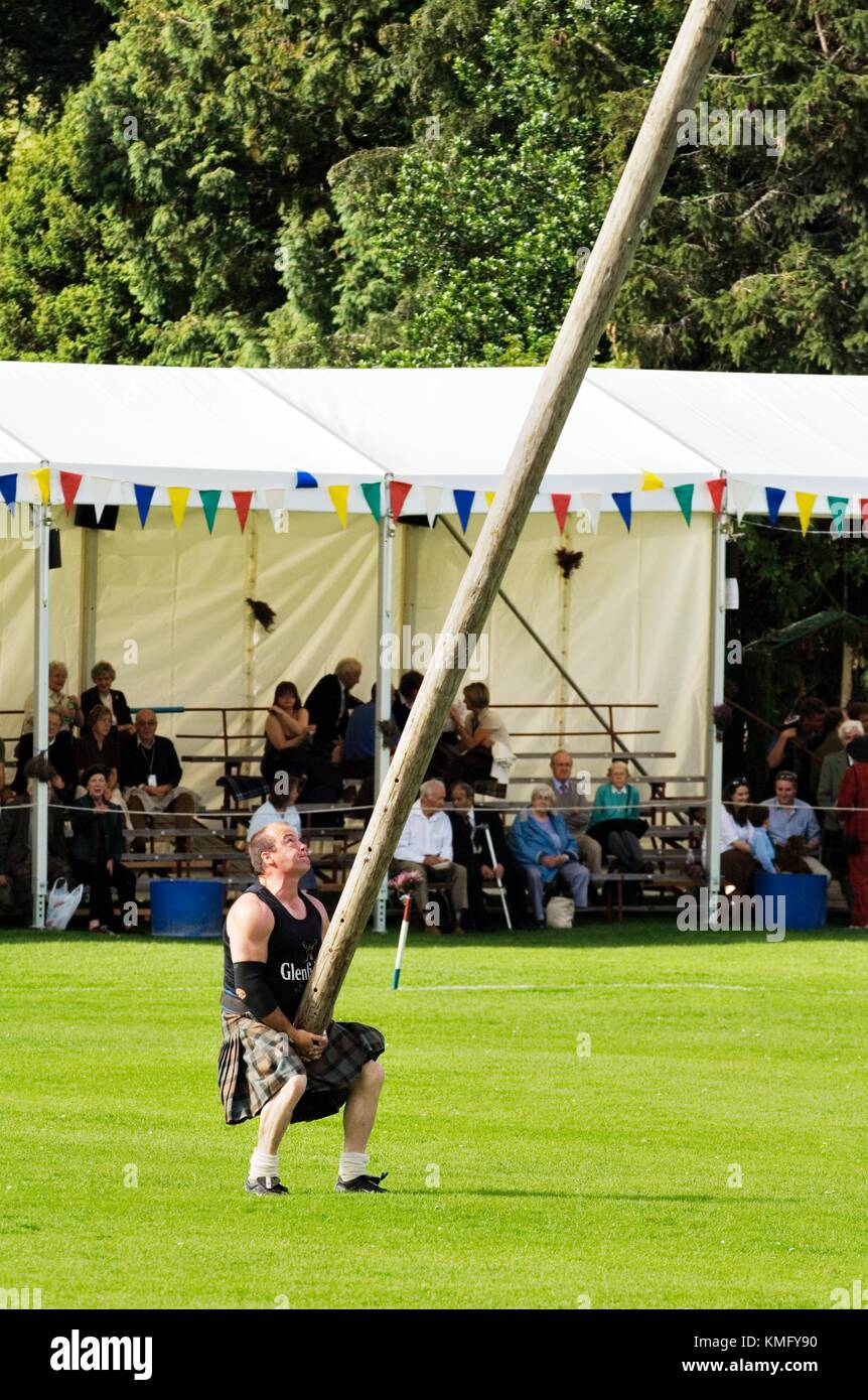 Scottish traditional sport caber tossing hires stock photography and