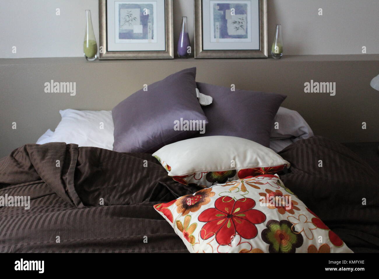 https://c8.alamy.com/comp/KMFYXE/bedroom-scene-KMFYXE.jpg