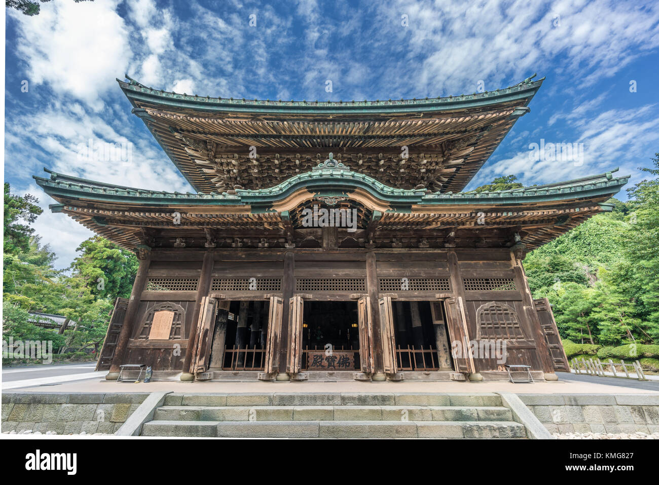 Kencho-ji  Butsuden Hall. (Hotoke Houden) saisen-bako Inscription. Japan's Important Cultural Property holds an image of Jizo Bosatsu and Sentai Jizo. Stock Photo