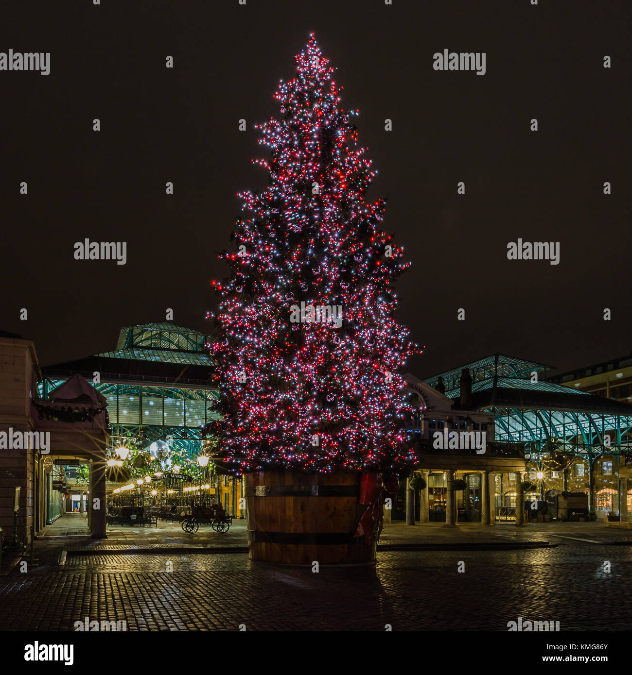 Giant baubles hires stock photography and images Alamy