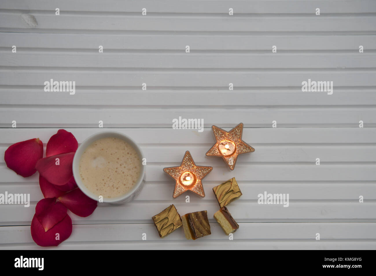 Romantic candles red rose hi-res stock photography and images - Alamy