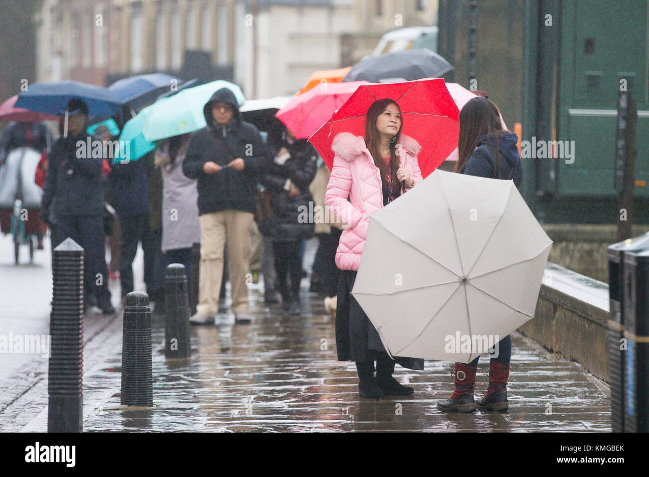 Tourists in cambridge in bad weather Stock Photo - Alamy