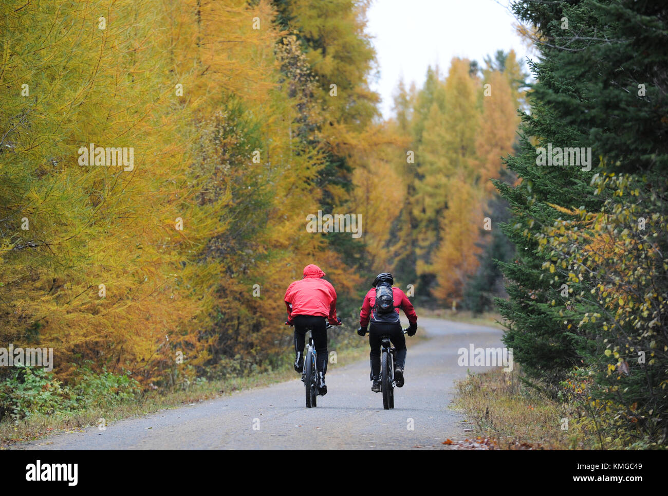 two people cycle
