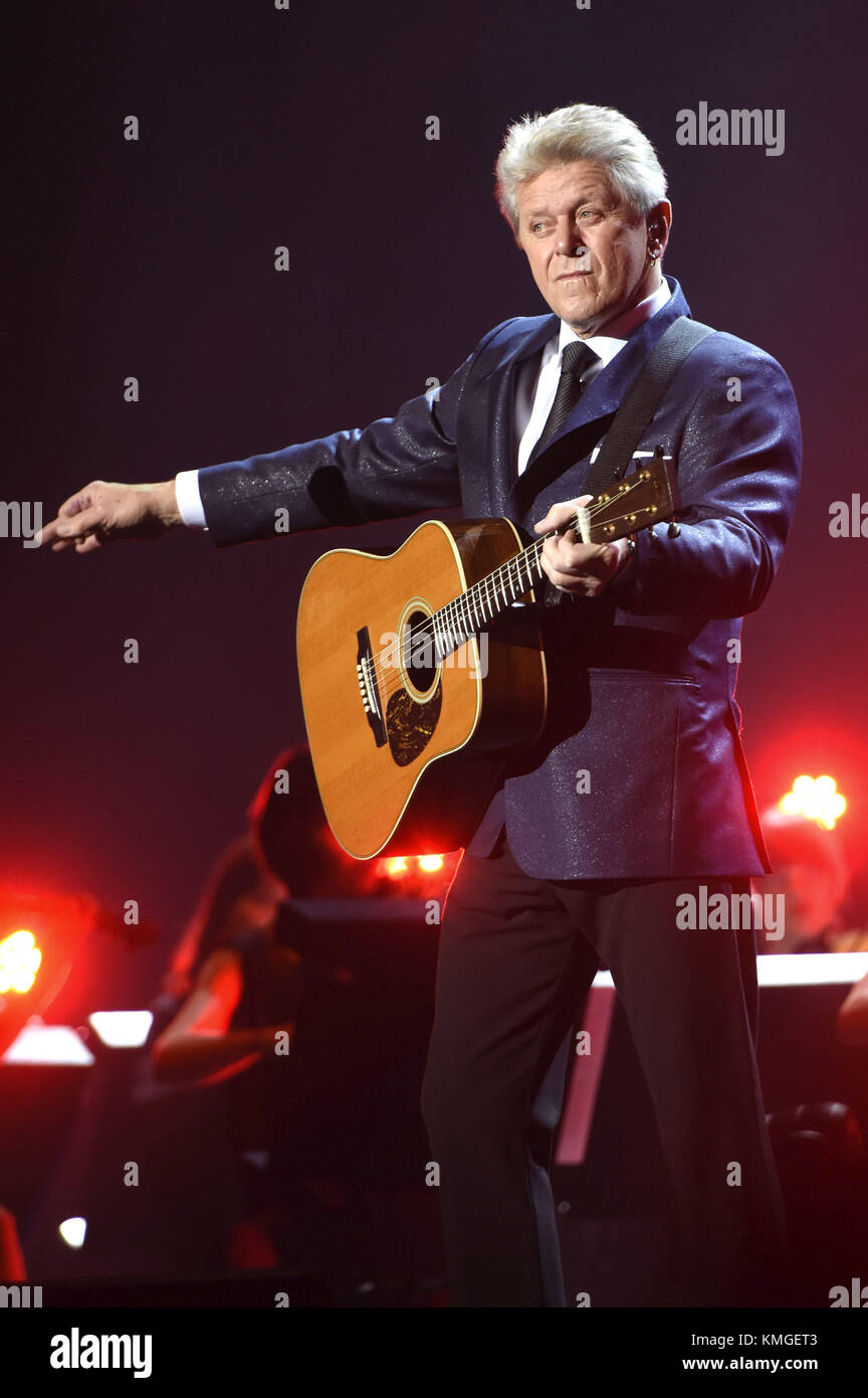 Hannover, Germany. 05th Dec, 2017. Peter Cetera live at the Night of