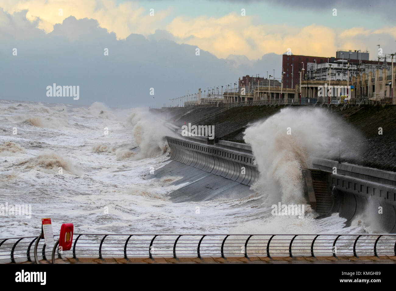 Blackpool, Lancashire. UK Weather. 7th December, 2017. Weather warnings for Storm Caroline  An amber "be prepared" warning, which includes winds gusting up to 90mph in some areas, has been issued for north west coasts of England. An upgraded yellow "be aware" warning has also now been put in place for parts of the Fylde Coast. Credit: MediaWorldImages/AlamyLiveNews Stock Photo