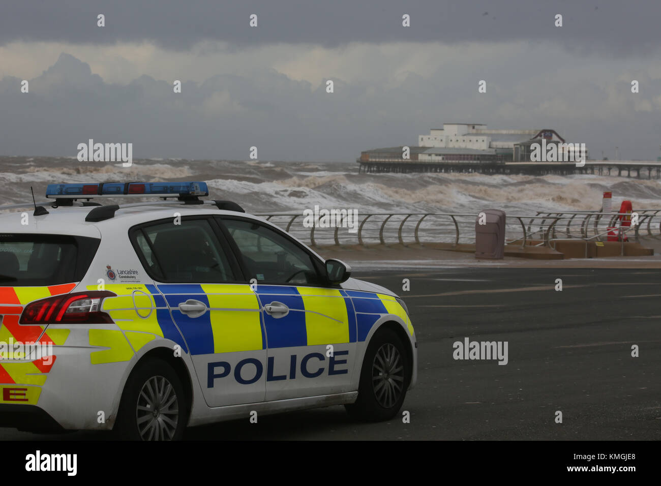 Blackpool, UK. 07th Dec, 2017. A police car overlooks stormy seas in Blackpool, Lancashire,7th December, 2017 (C)Barbara Cook/Alamy Live News Credit: Barbara Cook/Alamy Live News Stock Photo