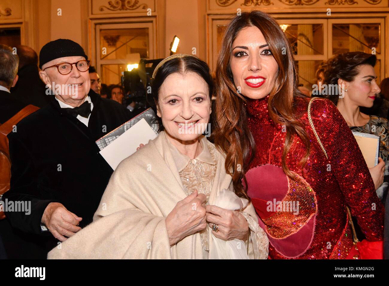 Milan, Italy. 07th Dec, 2017. Milan. Arrivals at the premiere of La Scala In the photo: Carla Fracci Lavinia Biagiotti Credit: Independent Photo Agency/Alamy Live News Stock Photo