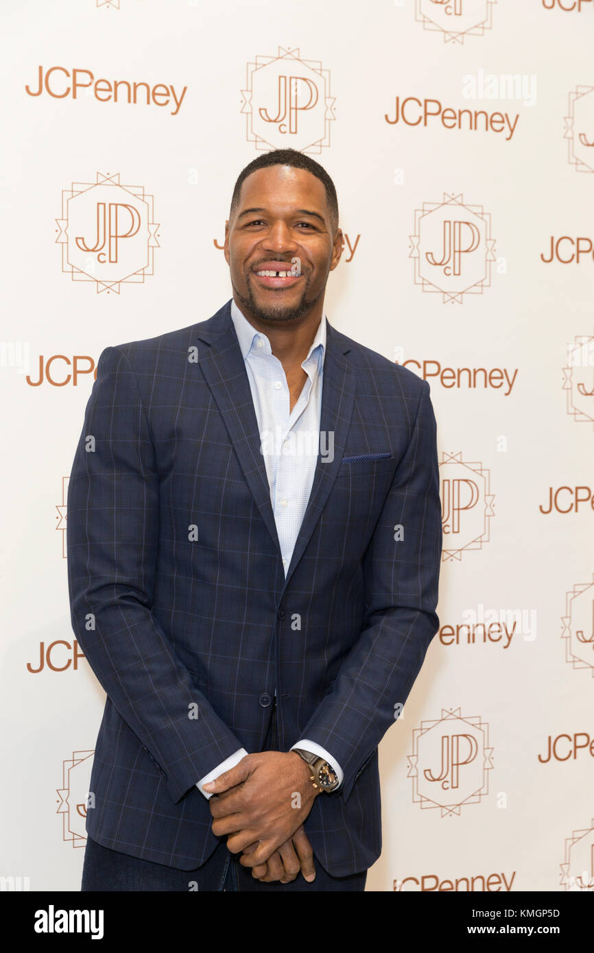 New York, NY - December 7, 2017: Michael Strahan attends opening of Jacques Penne a JCPenney Holiday Boutique Pop-Up Shop on Broadway Credit: lev radin/Alamy Live News Stock Photo