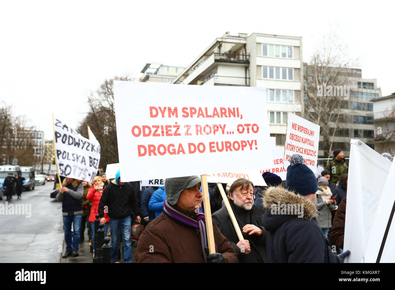 Poland, Warsaw, 8th December 2017: Several hundreds of mink farmers held protest in fear of losing jobs and their breedings. ©Madeleine Ratz/Alamy Live News Stock Photo