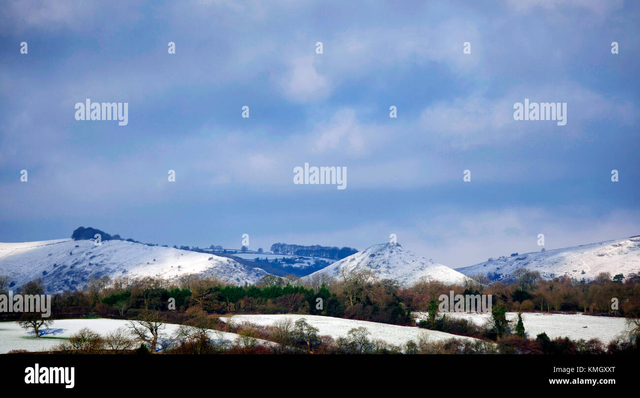 Ashbourne, Derbyshire, UK. 8th December, 2017.  UK Weather: snow on the hills Thorpe Cloud & Bunster Hill by Dovedale above Ashbourne Derbyshire in the Peak District National Park Credit: Doug Blane/Alamy Live News Stock Photo