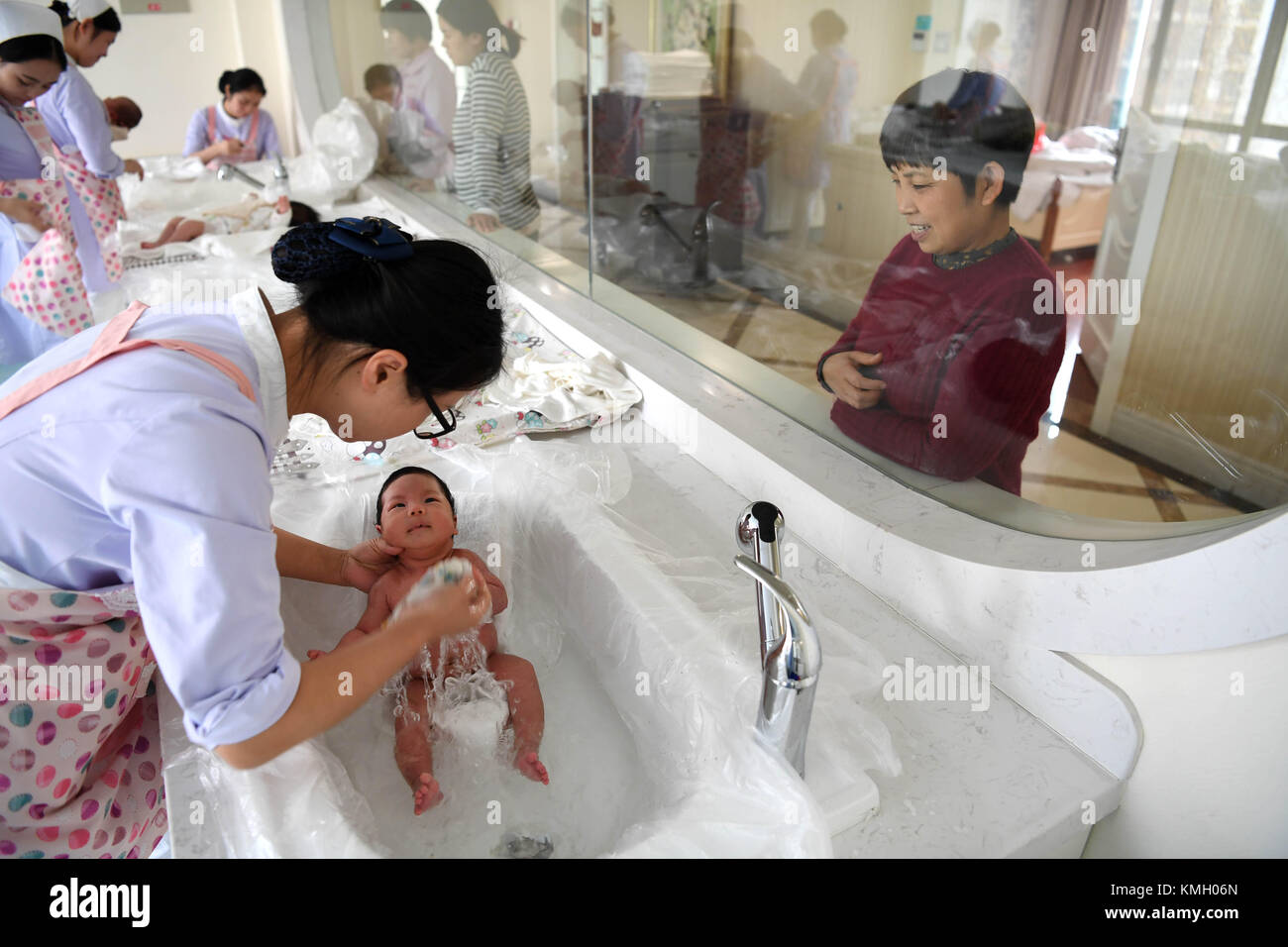 Two babies bath hires stock photography and images Alamy