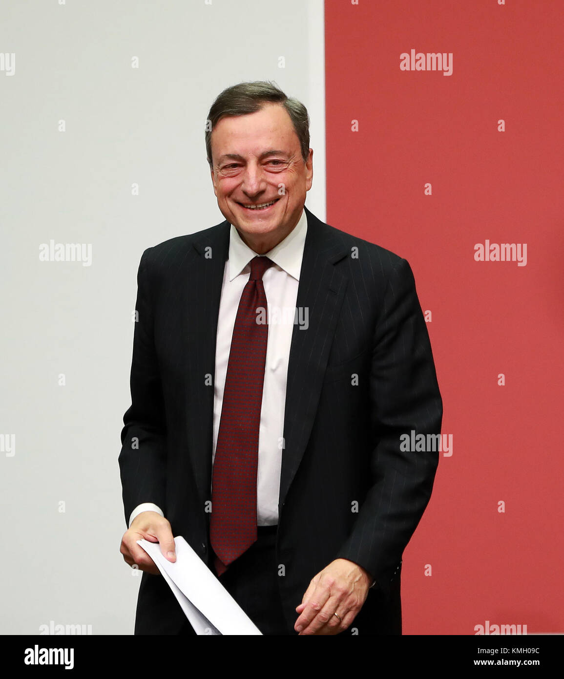 Frankfurt, Germany. 7th Dec, 2017. The European Central Bank (ECB) President Mario Draghi attends a news conference at the ECB headquarters in Frankfurt, Germany, Dec. 7, 2017. Credit: Luo Huanhuan/Xinhua/Alamy Live News Stock Photo
