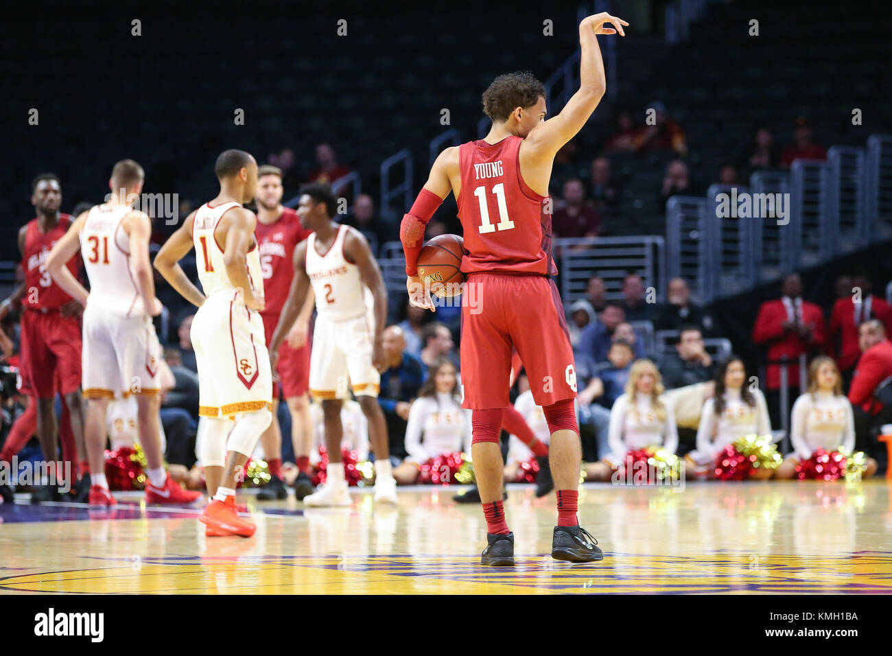 Los Angeles, CA, USA. 8th Dec, 2017. Oklahoma Sooners guard Trae Young (11) heading to the free