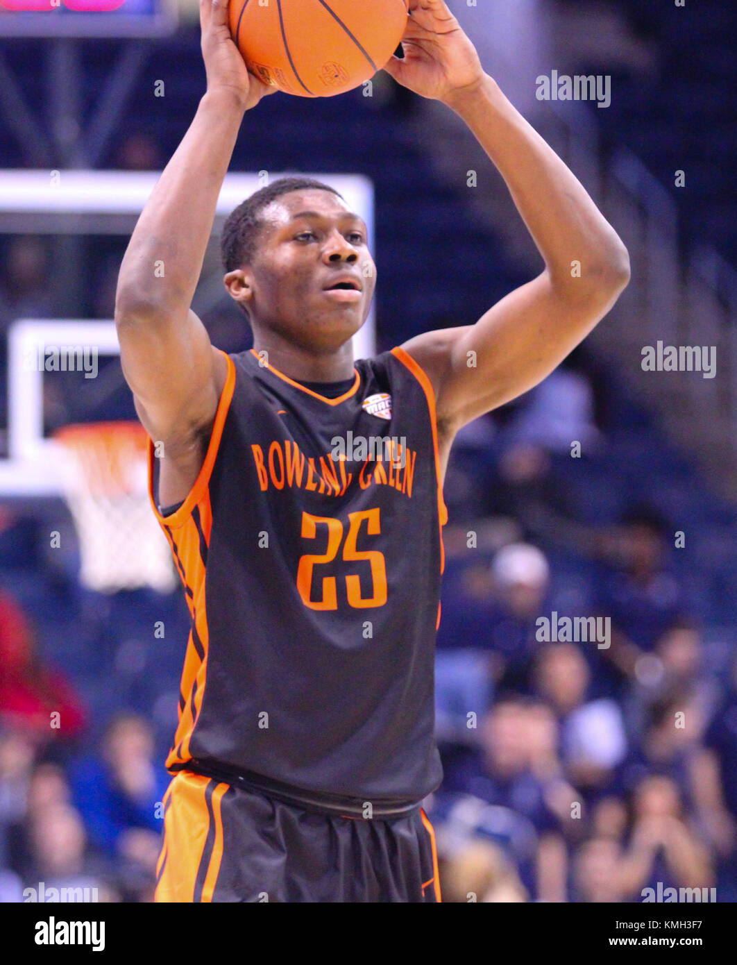 December 9, 2017 - Bowling Green Falcons guard Daeqwon Plowden (25) looks to pass the ball during the Bowling Green Falcons vs Old Dominion Monarchs game at the Ted Constant Convocation Center in Norfolk, Va. Old Dominion beat Bowling Green 88-46. Jen Hadsell/CSM Credit: Cal Sport Media/Alamy Live News Stock Photo
