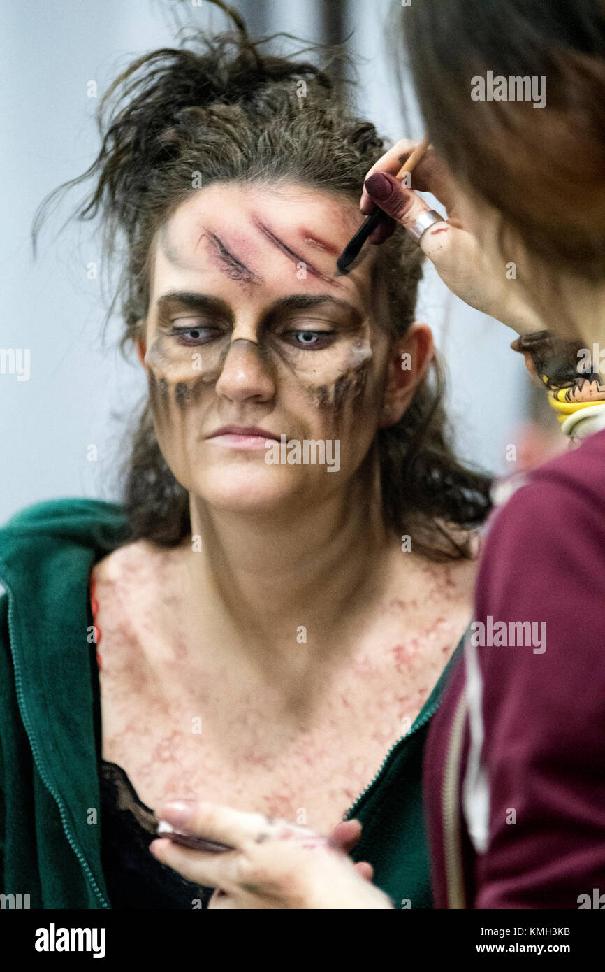 Aviles, Spain. 9th December, 2017. Zombie makeup process during the Survival Zombie on Decemberber 9, 2017 in Aviles, Spain. ©David Gato/Alamy Live News Stock Photo