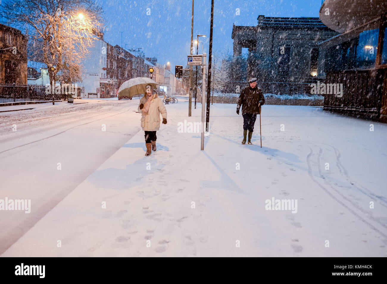 Oxford, UK. 10 Dec, 2017. Oxford is blanketed in snow during the early