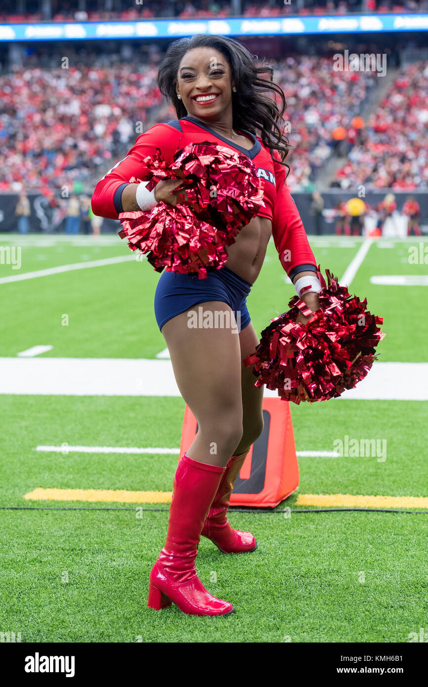 Houston, TX, USA. 10th Dec, 2017. Olympic gymnast Simone Biles performs