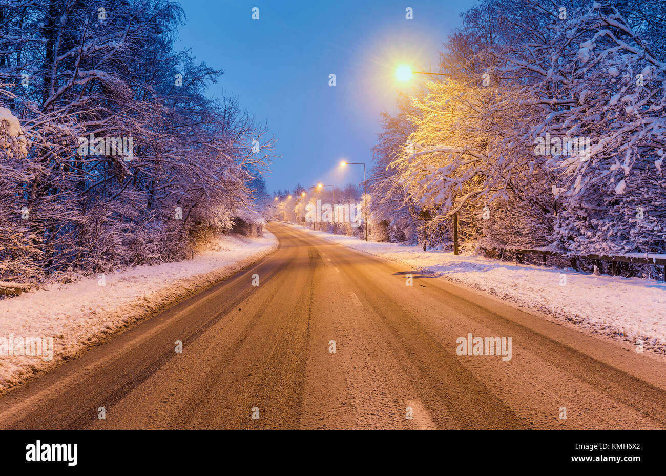 Queensway Road, Telford, United Kingdom.10th of December 2017. Empty road at evening after blizzard Stock Photo