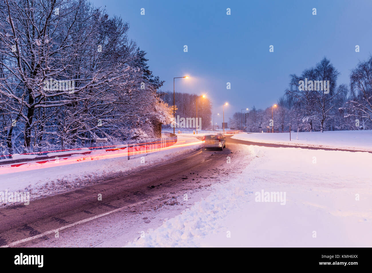Telford, United Kingdom.10th of December 2017. Roundabout at Queensway Road Difficult driving conditions after second wave of heavy snowall Stock Photo