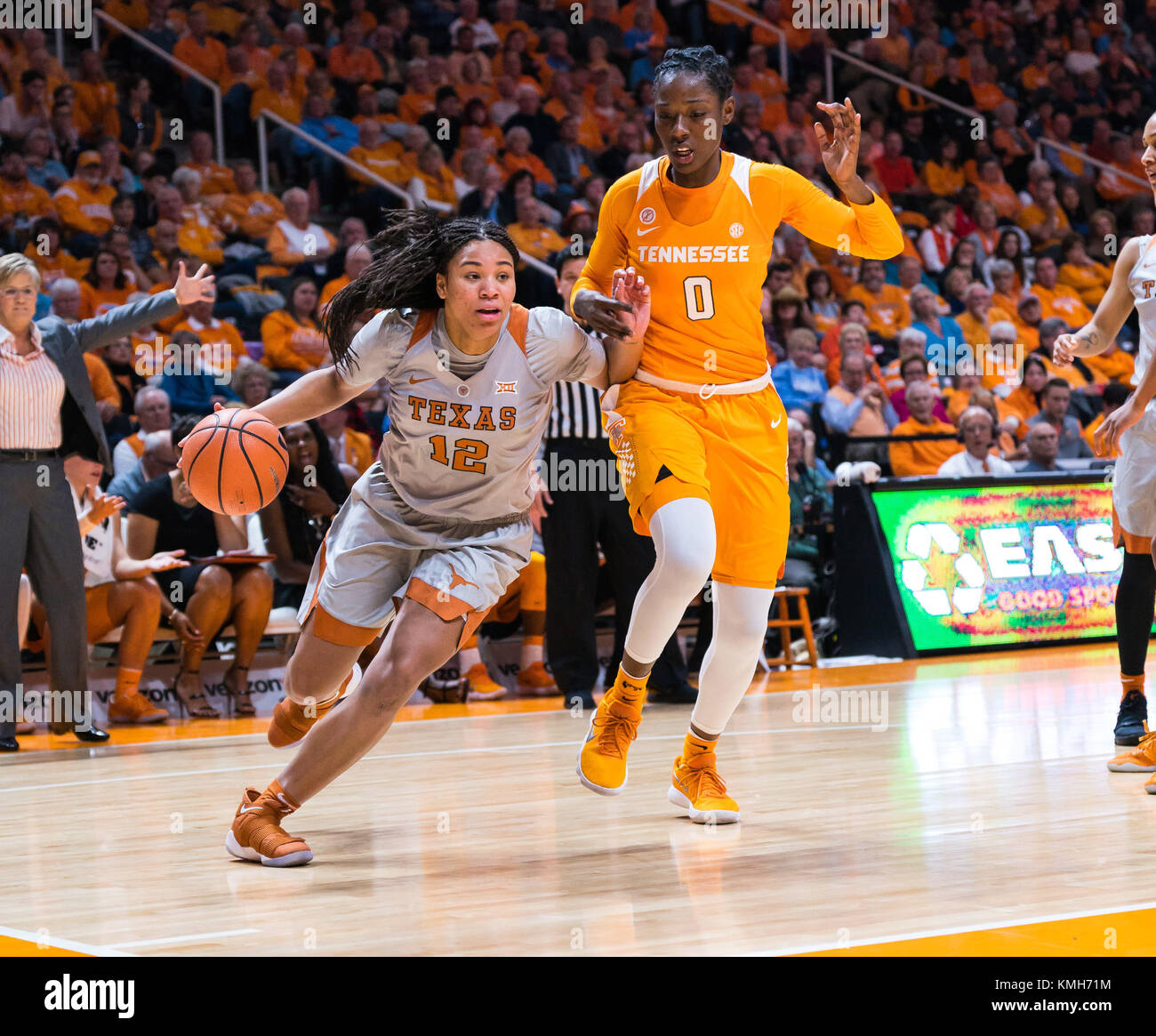 Knoxville, USA. 10th Dec, 2017. Jada Underwood #12 of the Texas ...