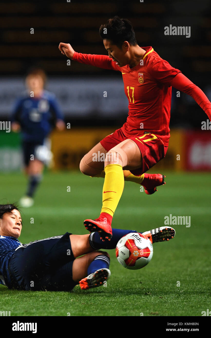 Chiba, Japan. 11th Dec, 2017. Li Ying (Top) of China competes during ...