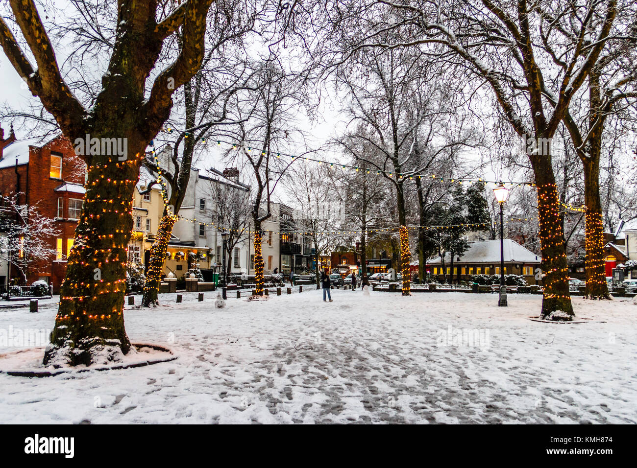 Highgate, London, UK. 10th December 2017. Snow causes travel disruption but brings festive