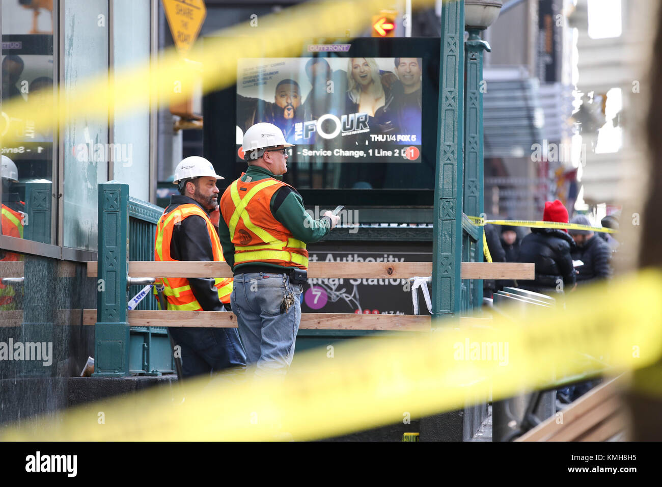 Mta R110 Explosion New York, USA. 11th Dec, 2017. MTA workers enter the scene of an ...