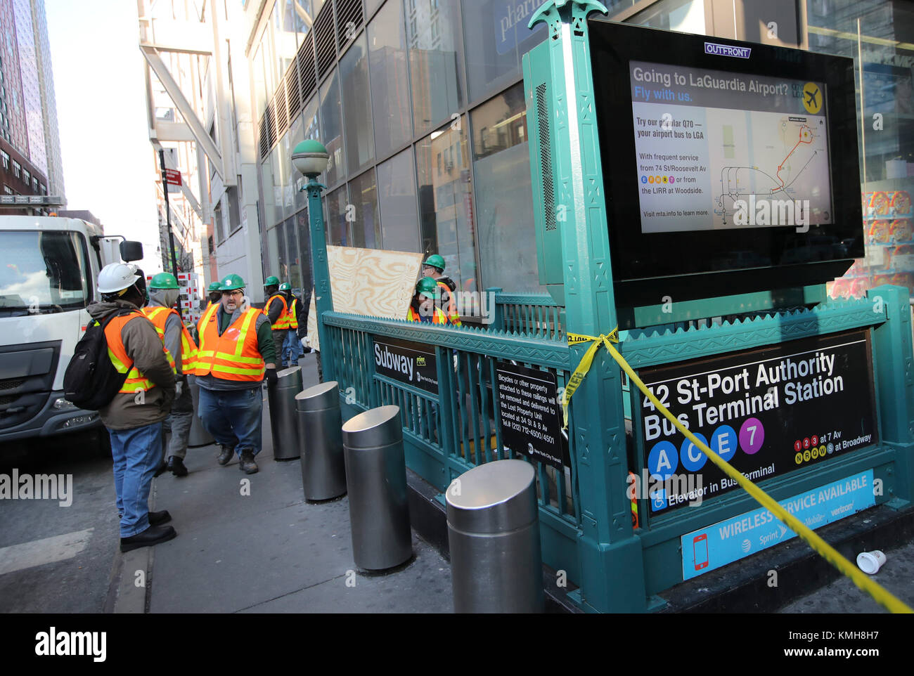 Mta R110 Explosion New York, USA. 11th Dec, 2017. MTA workers enter the scene of an ...