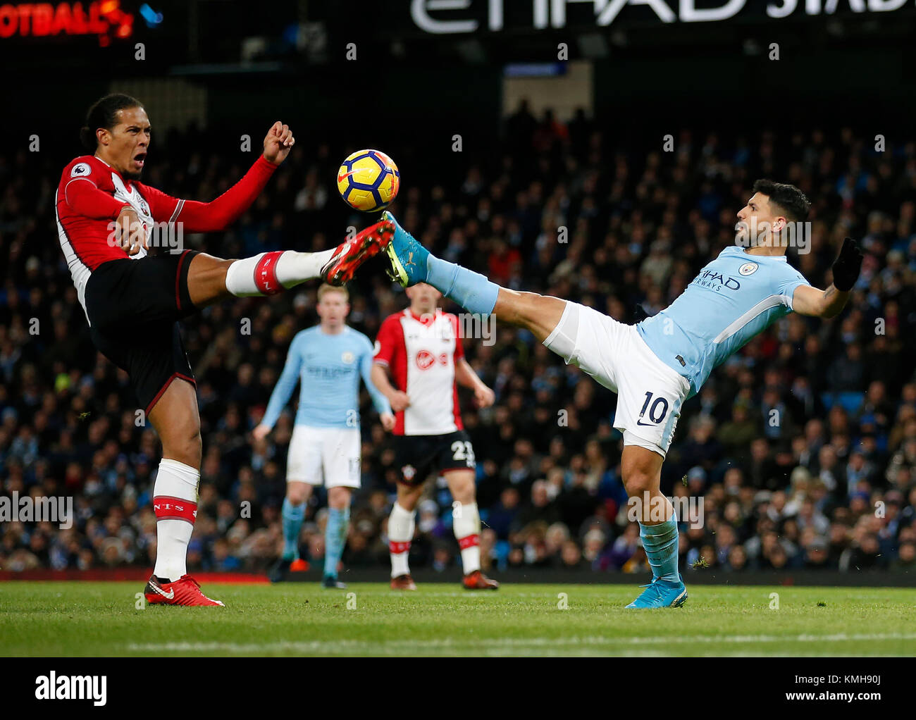 Manchester, UK. 29th Nov, 2017. Virgil van Dijk of Southampton clears from Sergio Aguero of Manchester City during the premier league match at the Etihad Stadium, Manchester. Picture date 29th November 2017. Picture credit should read: Simon Bellis/Sportimage/CSM/Alamy Live News Stock Photo