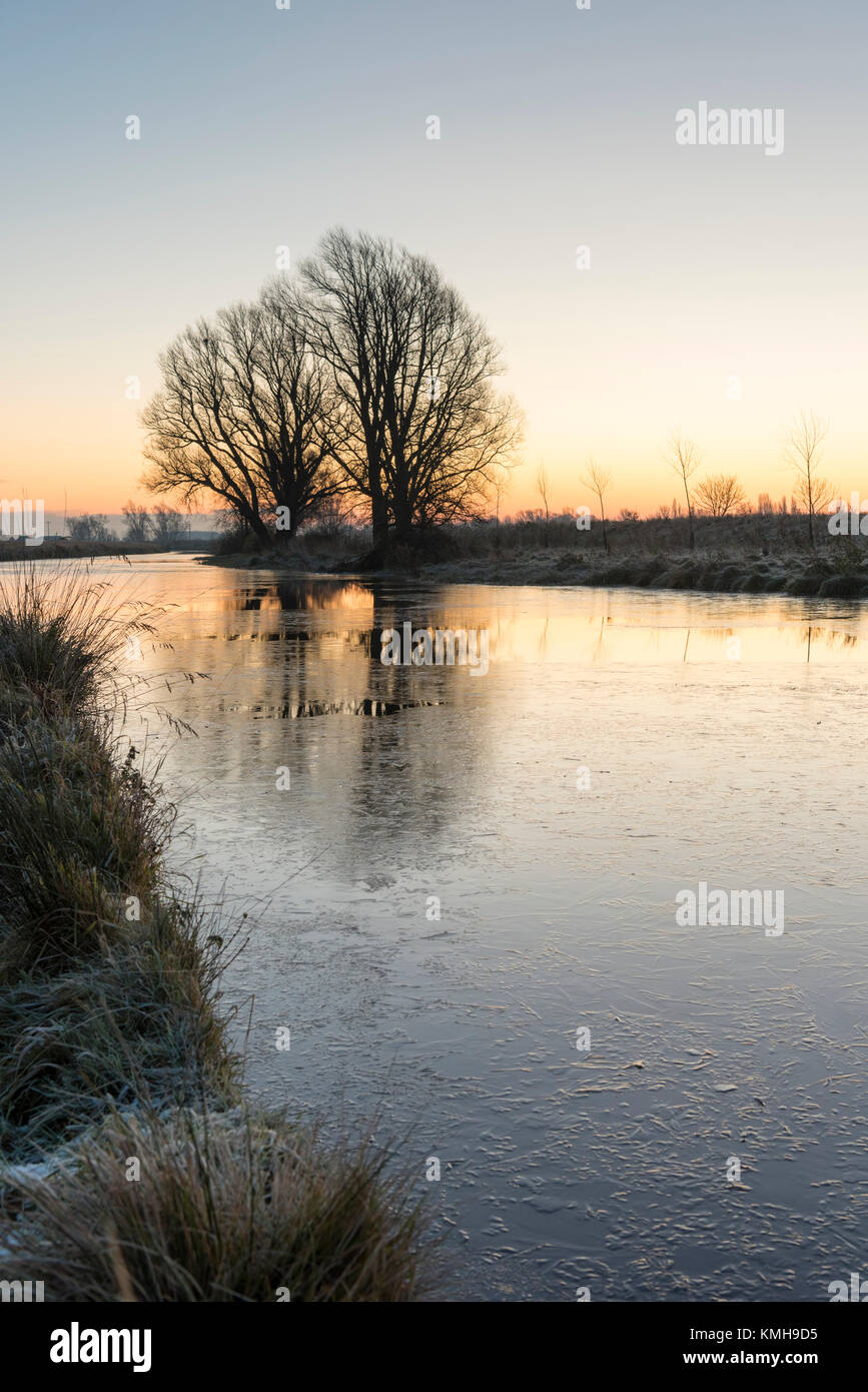 Willingham Cambridgeshire UK 12th December 2017. The sun rises over the