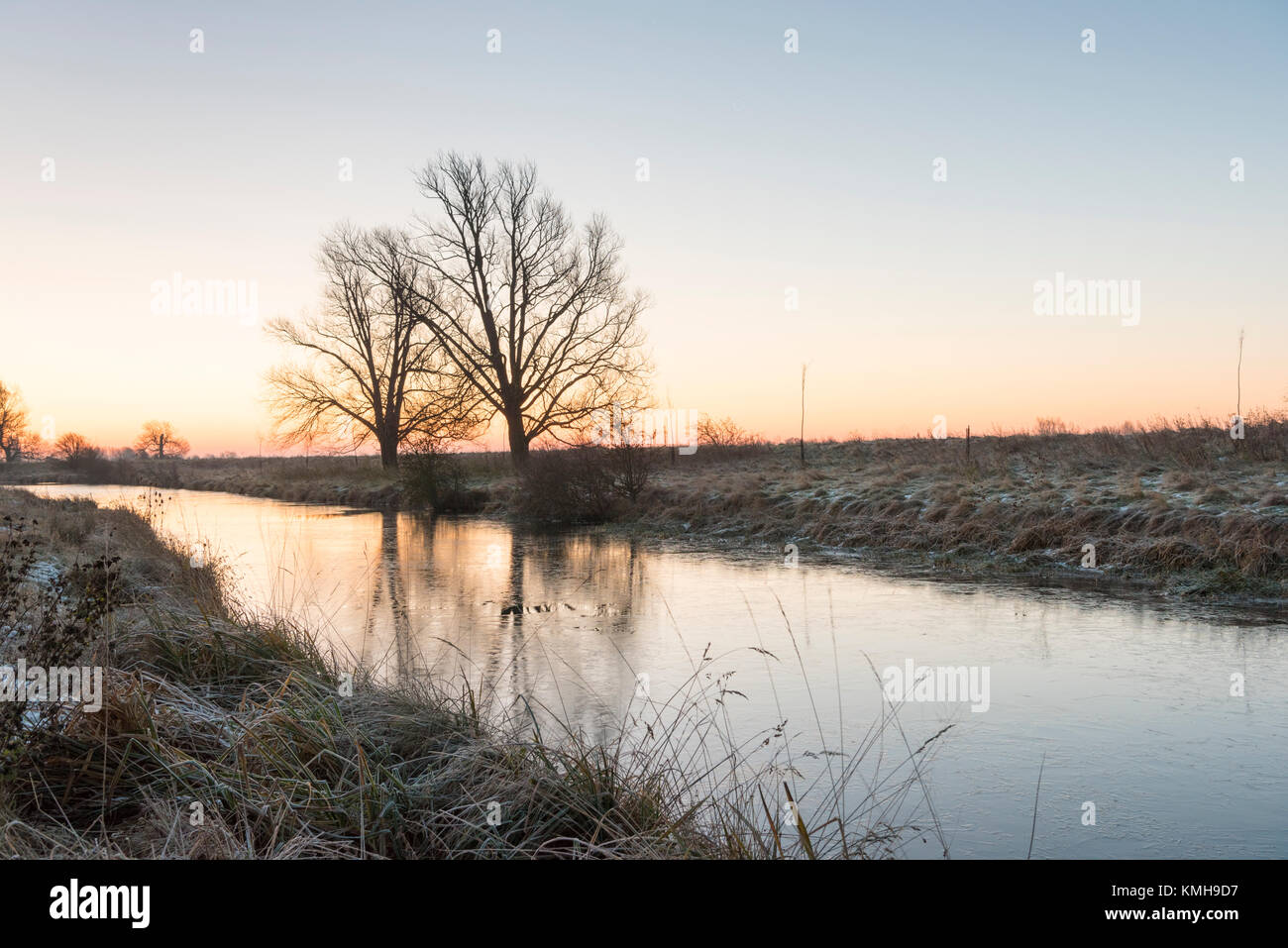 Willingham Cambridgeshire UK 12th December 2017. The sun rises over the