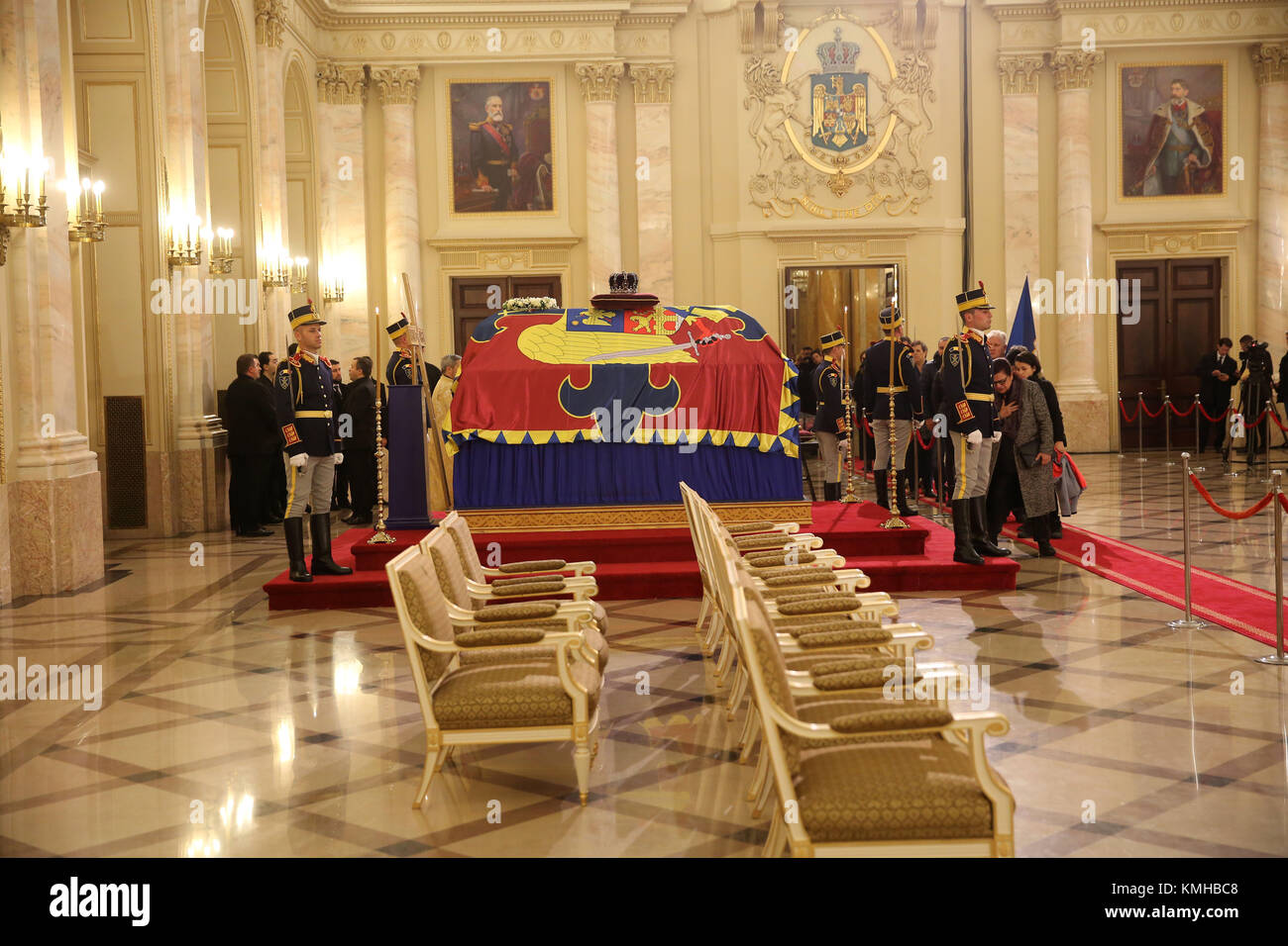 Bucuresti, Romania. 13th Dec, 2017. BUCHAREST, ROMANIA - December 13, 2017: Citizens are presenting a last homage to the late Romanian King Michael I, at Hall of Throne at the former Royal Palace, now National Art Museum. Credit: Gabriel Petrescu/Alamy Live News Stock Photo