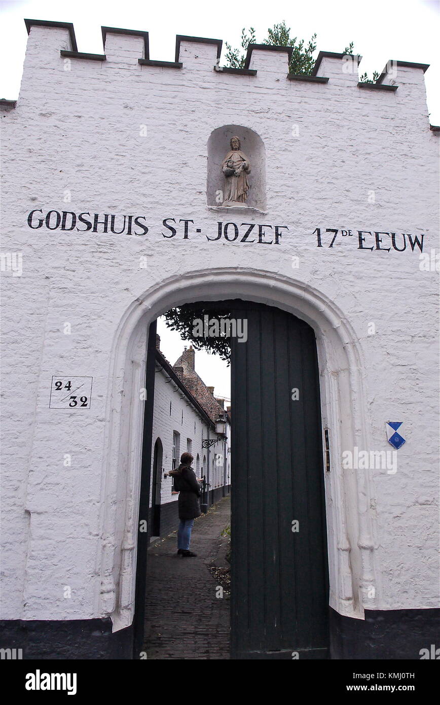 Godshuis Saint Joseph A Beguinage In Bruges Belgium Stock Photo Alamy godshuis-saint-joseph-a-beguinage-in-bruges-belgium-stock-photo-alamy