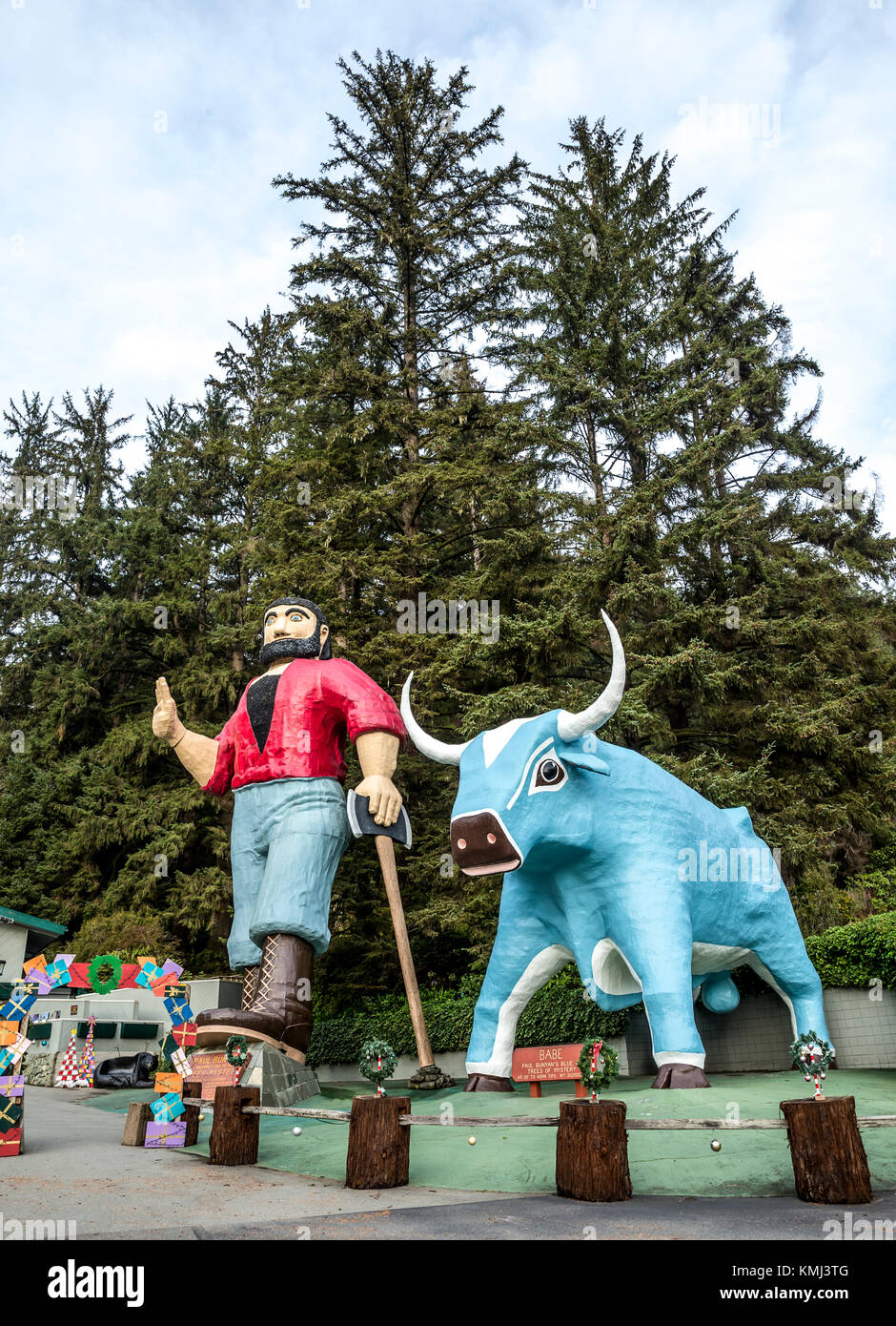 Klamath, CA November 29, 2017 Paul Bunyan and Babe the Blue Ox