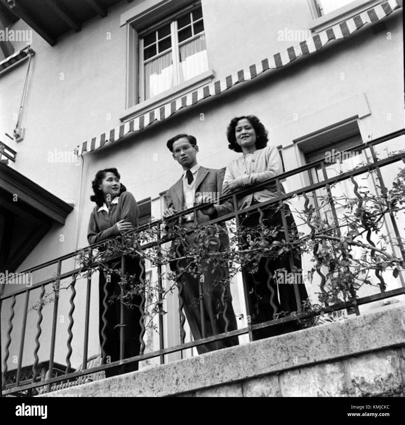 King Bhumibol with his mother and his elder sister at Villa Vadhana 2 Stock Photo