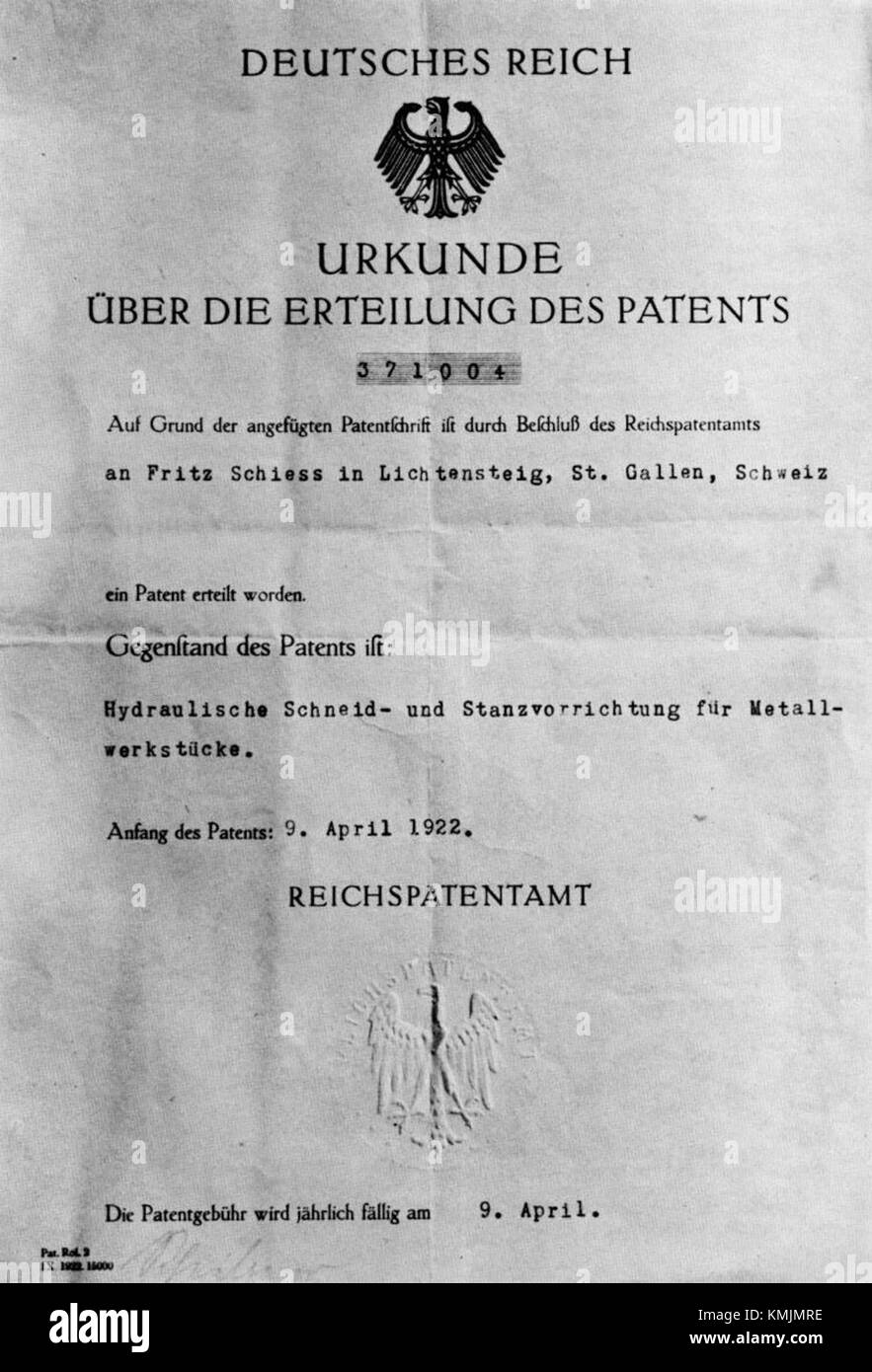 Patent-Feinschneiden-1922 refers to a German patent for fine cutting techniques, important for industrial manufacturing processes involving precise and delicate cutting of materials for various applications. Stock Photo