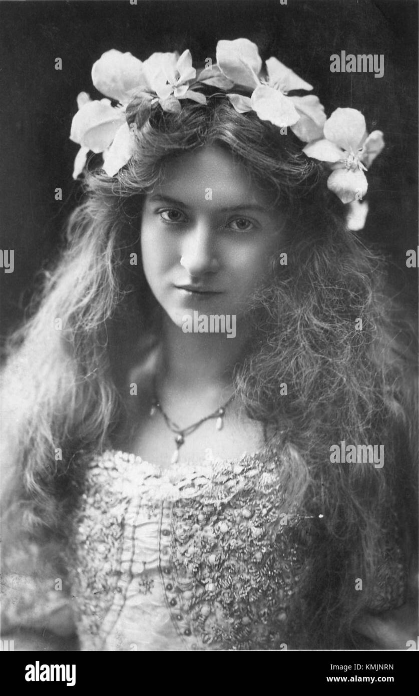 Miss Maude Fealy was an actress known for her roles in early cinema and  theater. This photograph is part of the Rotary Photographic Series from  1861, which captured prominent figures of the, image size:837x1390