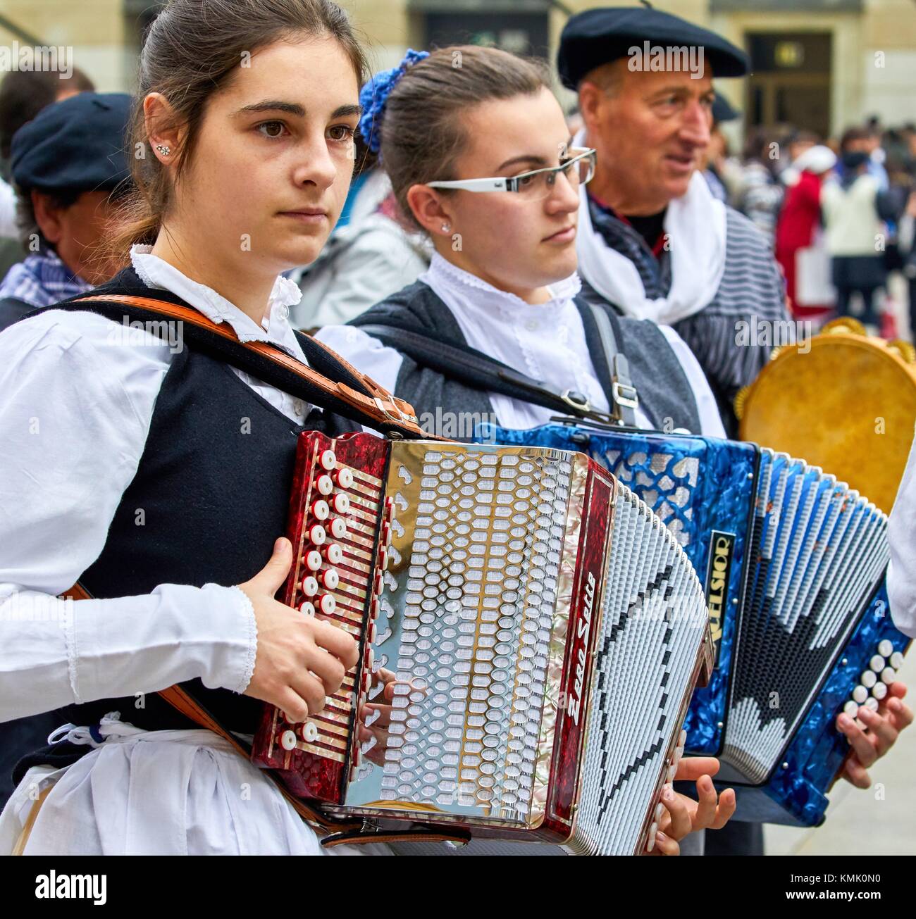 Trikitixa (typical Basque accordion), Feria de Santo Tomás, The feast of  St. Thomas takes place on December 21. During this day San Sebastián is  Stock Photo - Alamy